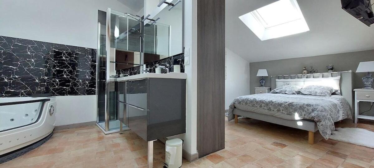 Le Lavandin Classe 3 Etoiles Riez Exterior photo