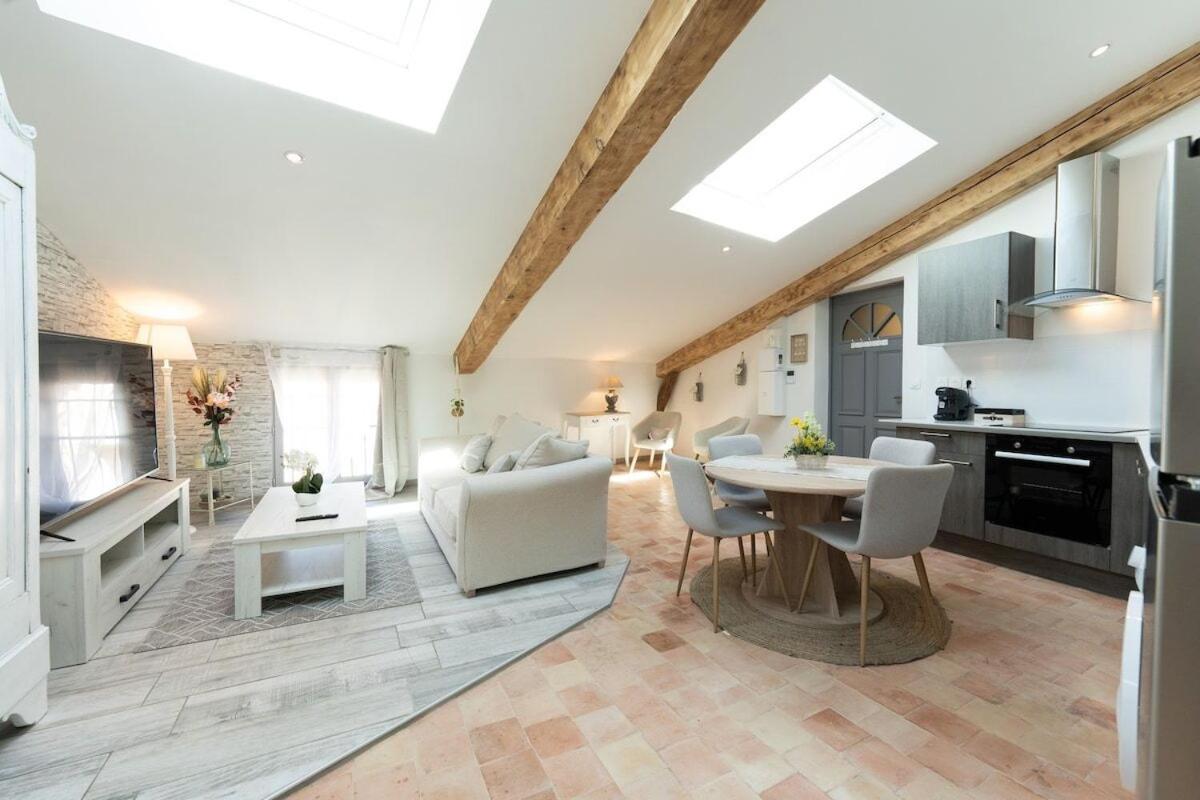 Le Lavandin Classe 3 Etoiles Riez Exterior photo